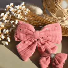 Barrette noeud papillon gaze pois or rose blush