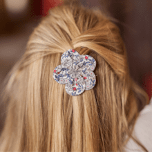 Petite Barrette Pétales de Fleur serenade rouge gris