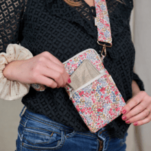 Pochette téléphone matelassée porcelaine rosée